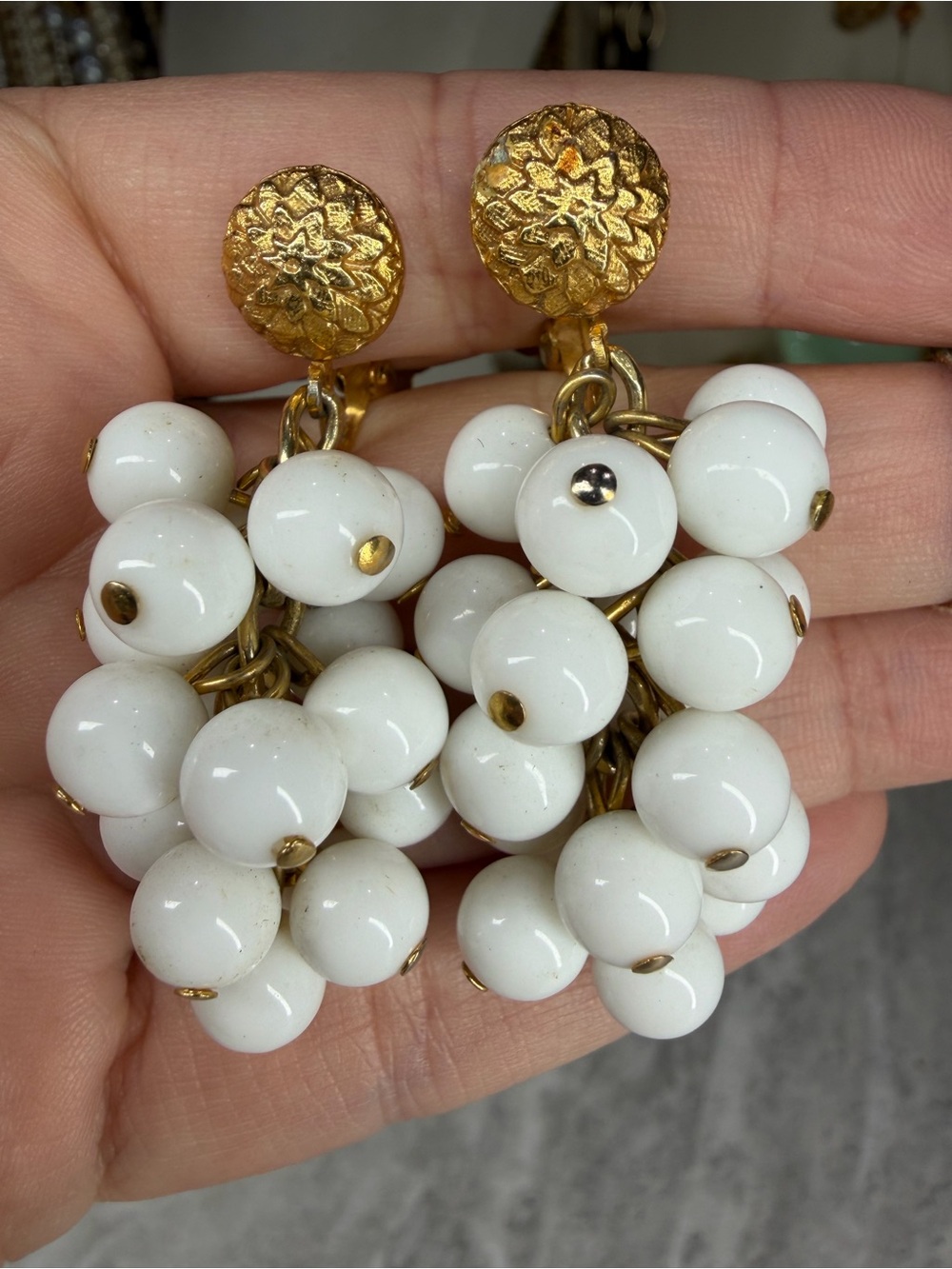 Vintage Cluster Dangle Cha Cha Earrings White Lucite Good Tone Clip On Jewelry